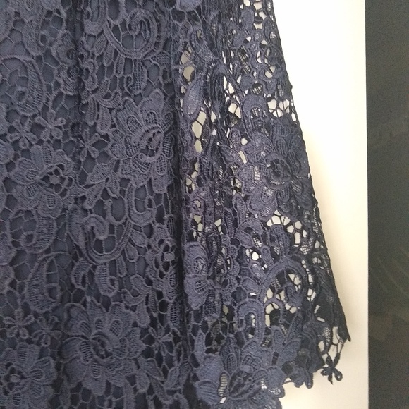 Lace dress - Picture 4 of 4